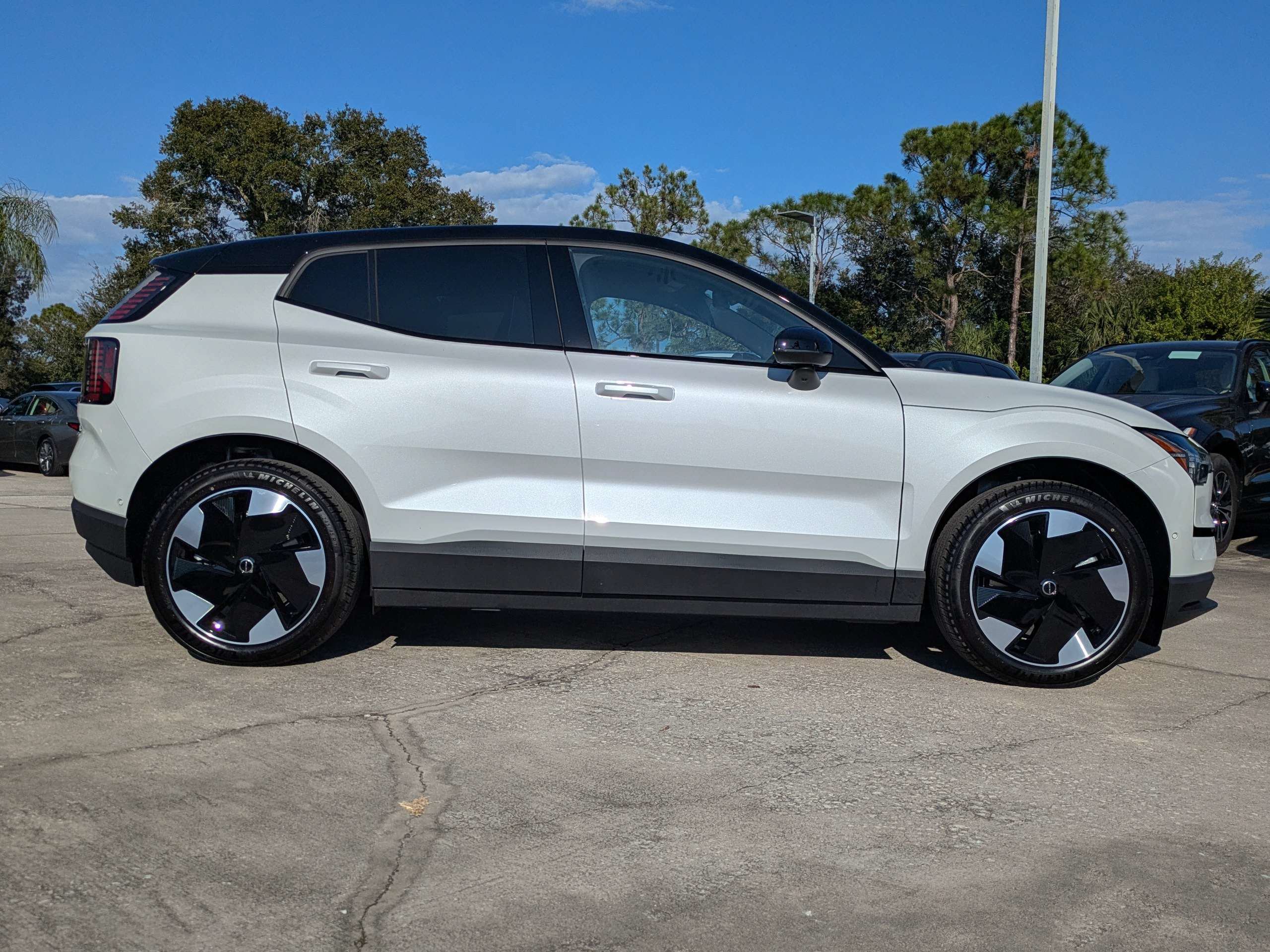 New 2025 Volvo EX30 Ultra w/ Protection Package Premier AWD/4WD image 3
