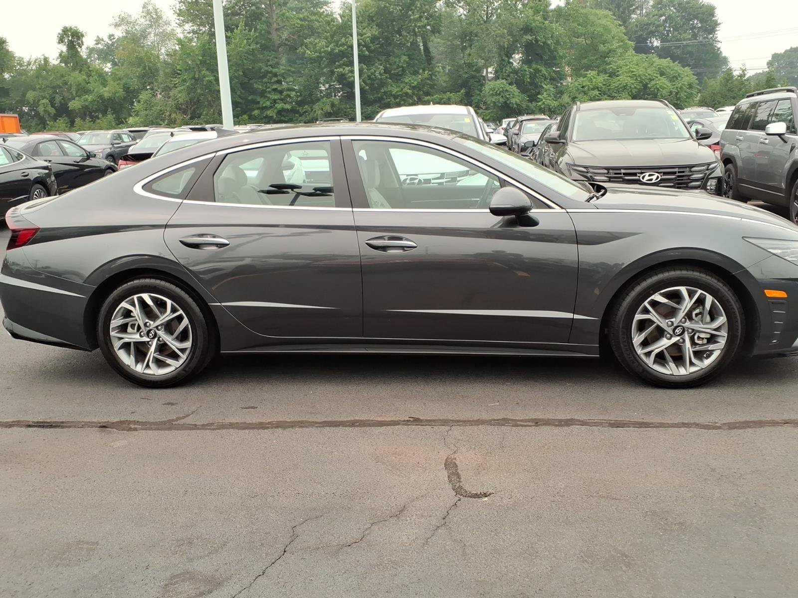Certified 2023 Hyundai Sonata SEL w/ Convenience Package FWD image 4