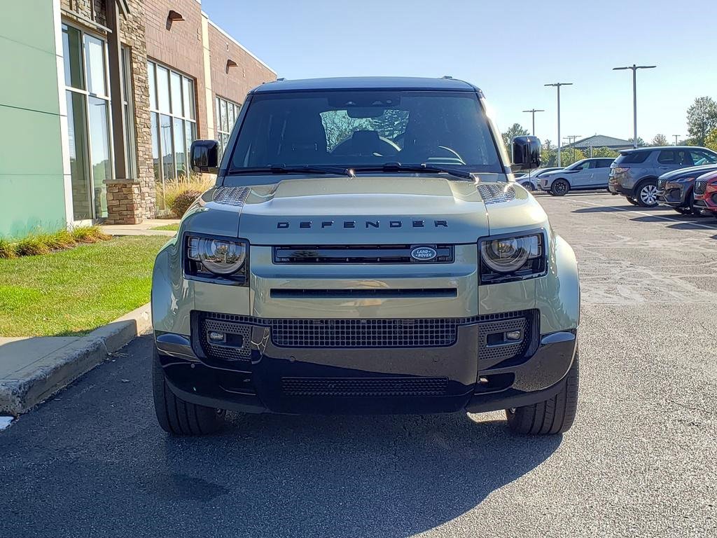 New 2025 Land Rover Defender 110 X-Dynamic SE image 2