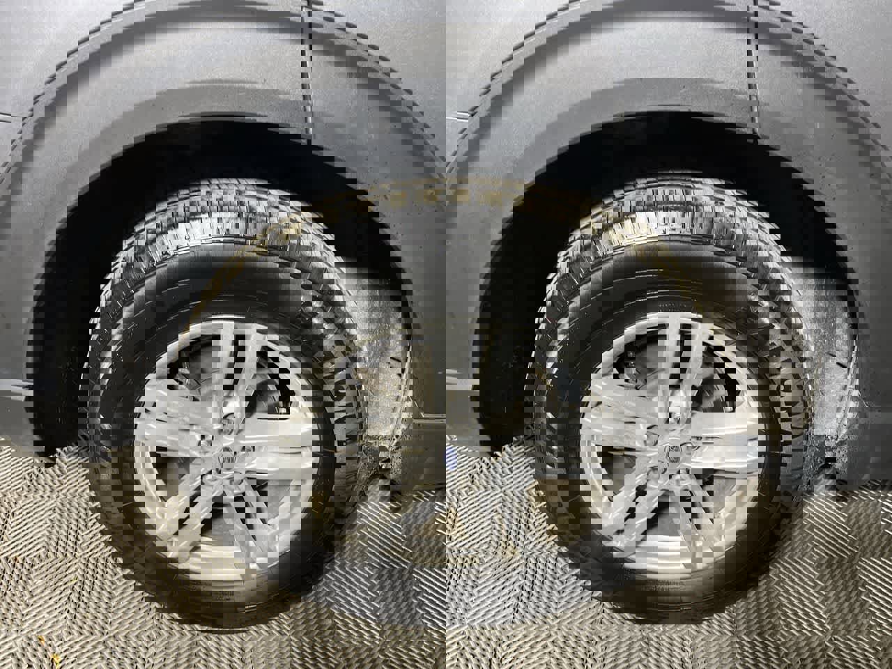 Used 2023 Ford Explorer XLT w/ Equipment Group 202A image 10