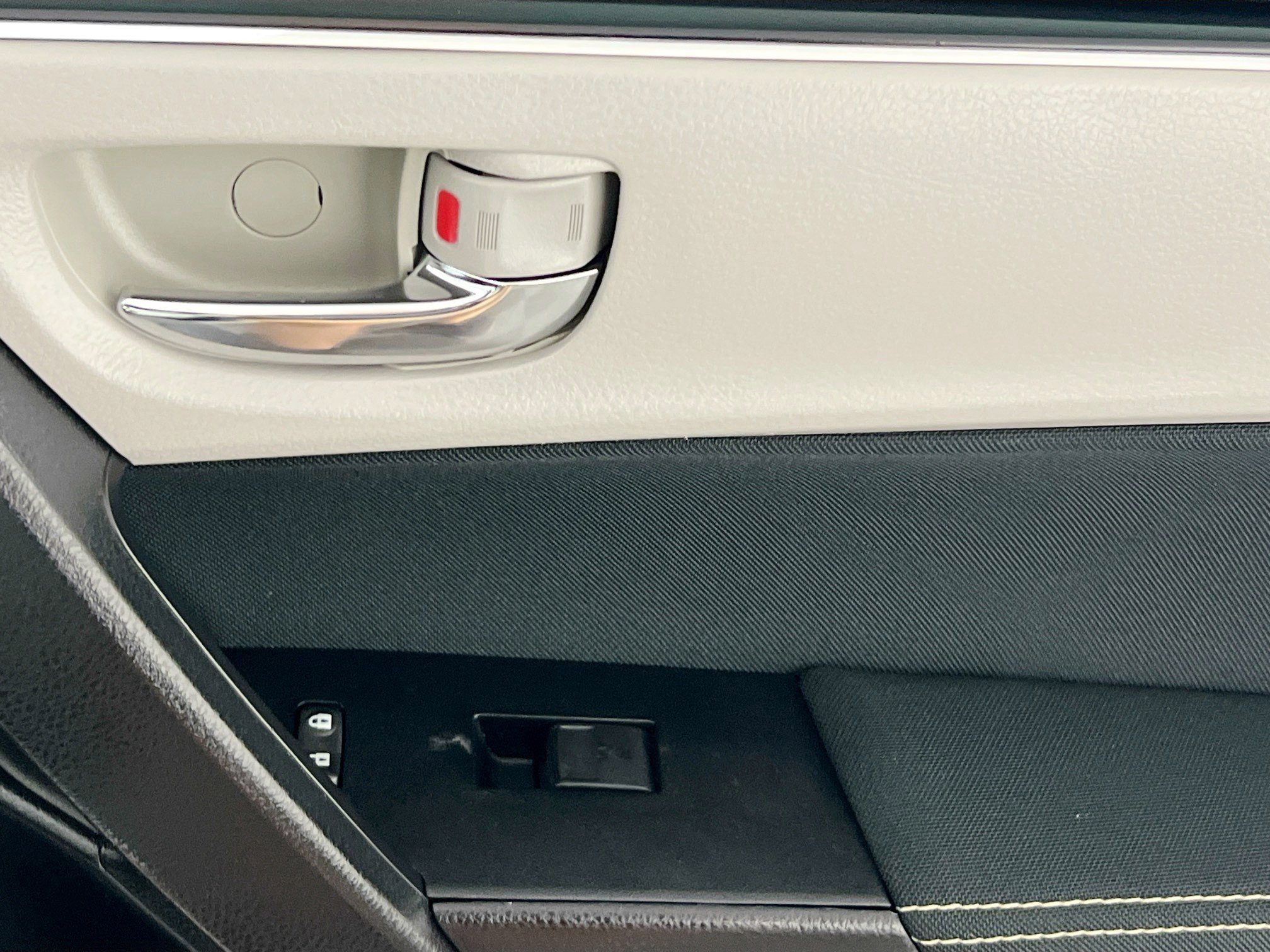 Used 2018 Toyota Corolla LE FWD image 31