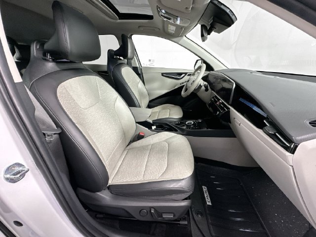 Used 2023 Kia Niro Wave FWD image 31