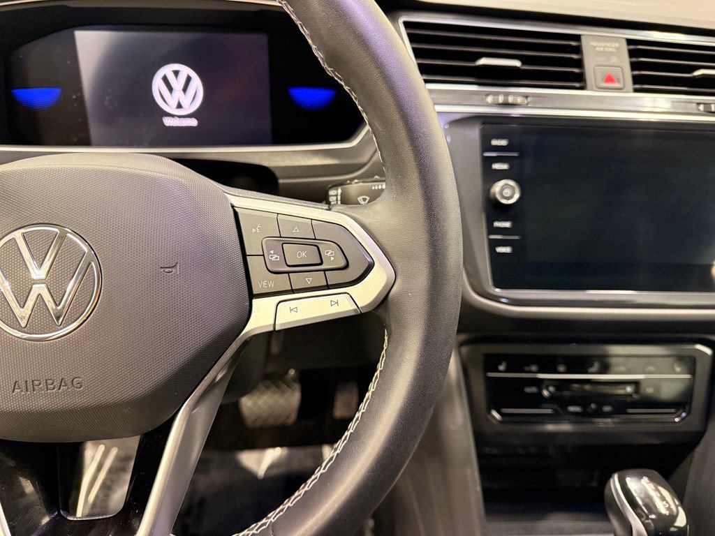 Used 2023 Volkswagen Tiguan SE w/ Panoramic Sunroof Package AWD/4WD image 14