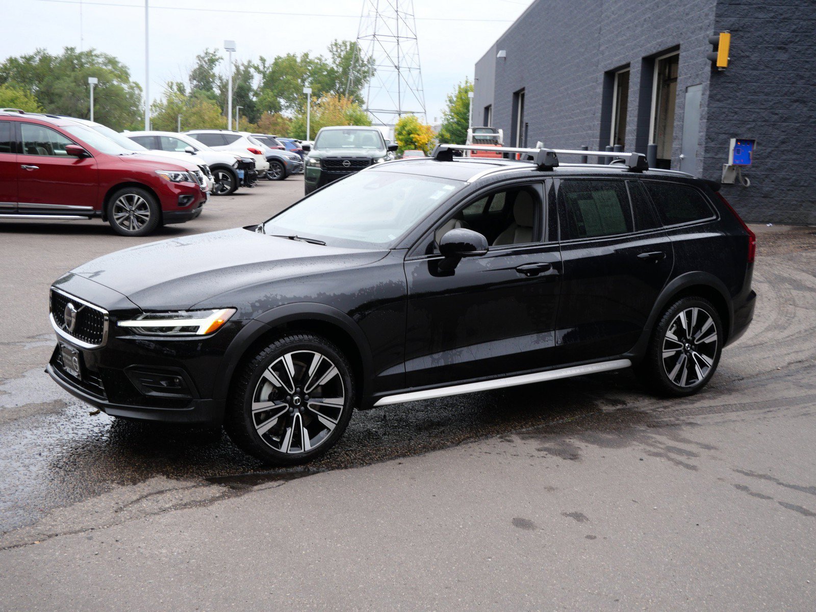 Certified 2024 Volvo V60 B5 Cross Country Ultimate w/ Protection Package Premier AWD/4WD image 3