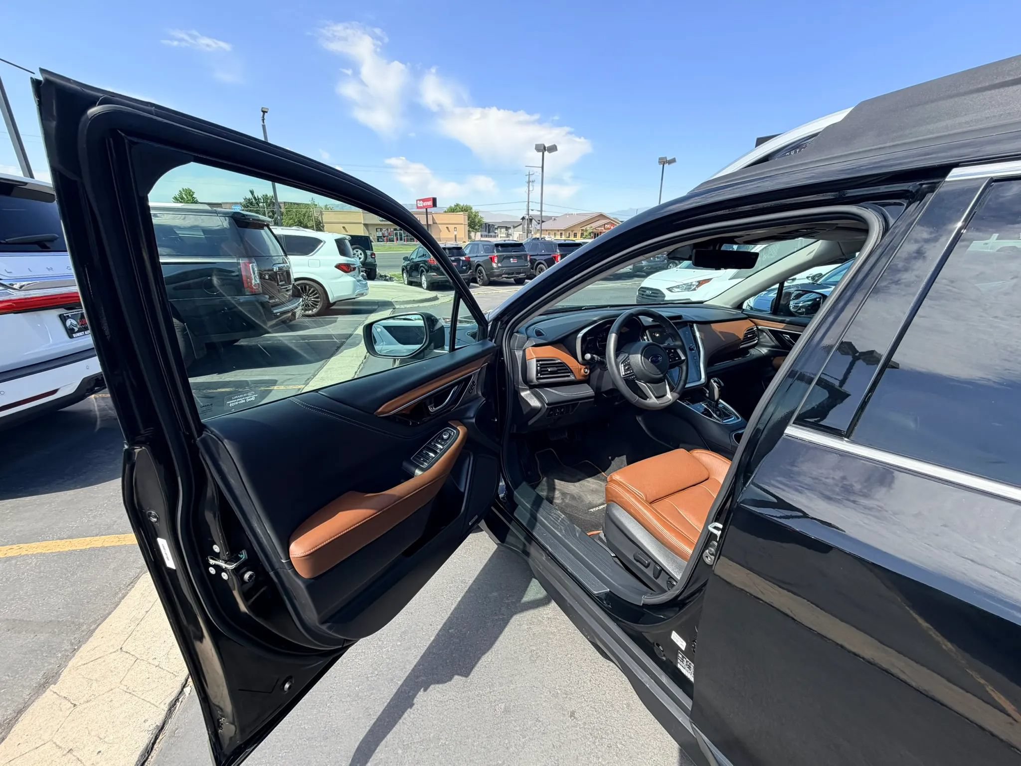 Used 2023 Subaru Outback Touring AWD/4WD image 10