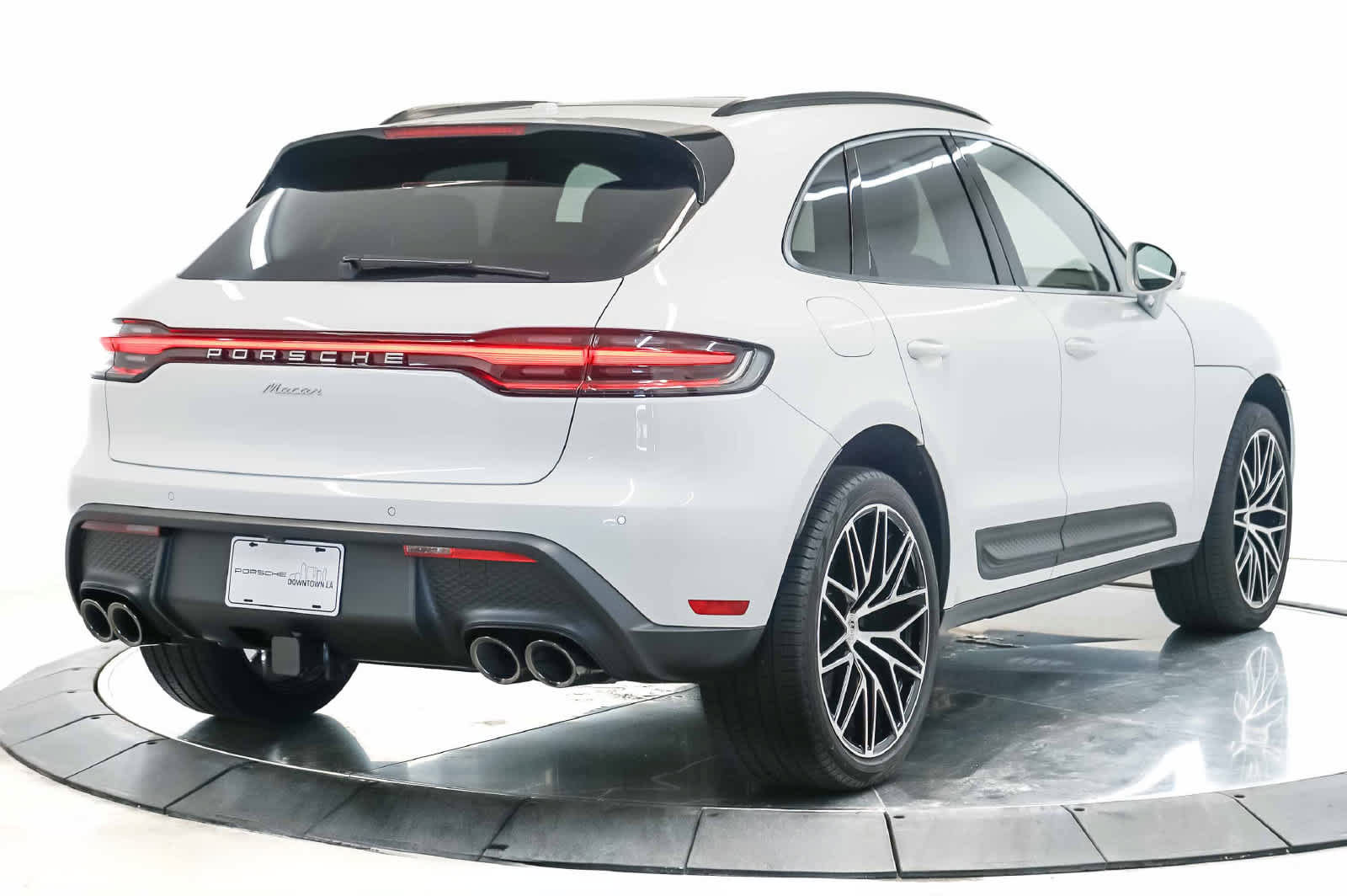 Certified 2026 Porsche Macan AWD/4WD image 9