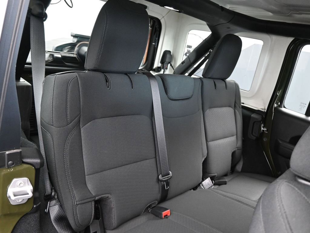Used 2022 Jeep Wrangler Unlimited Sport image 39