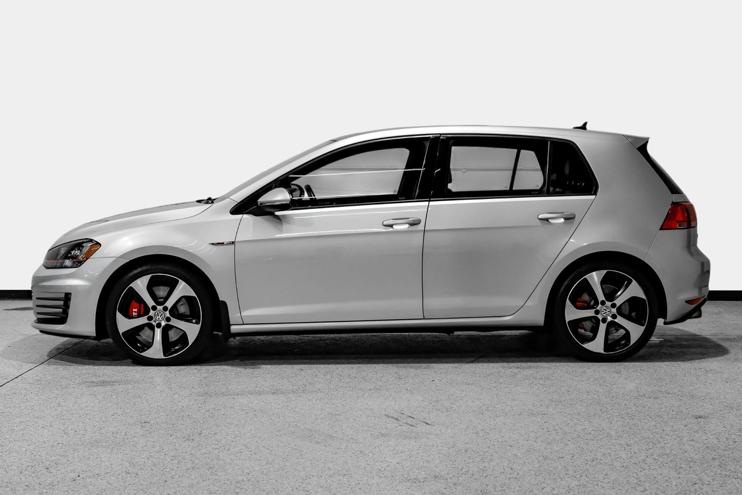 Used 2017 Volkswagen GTI SE FWD image 9