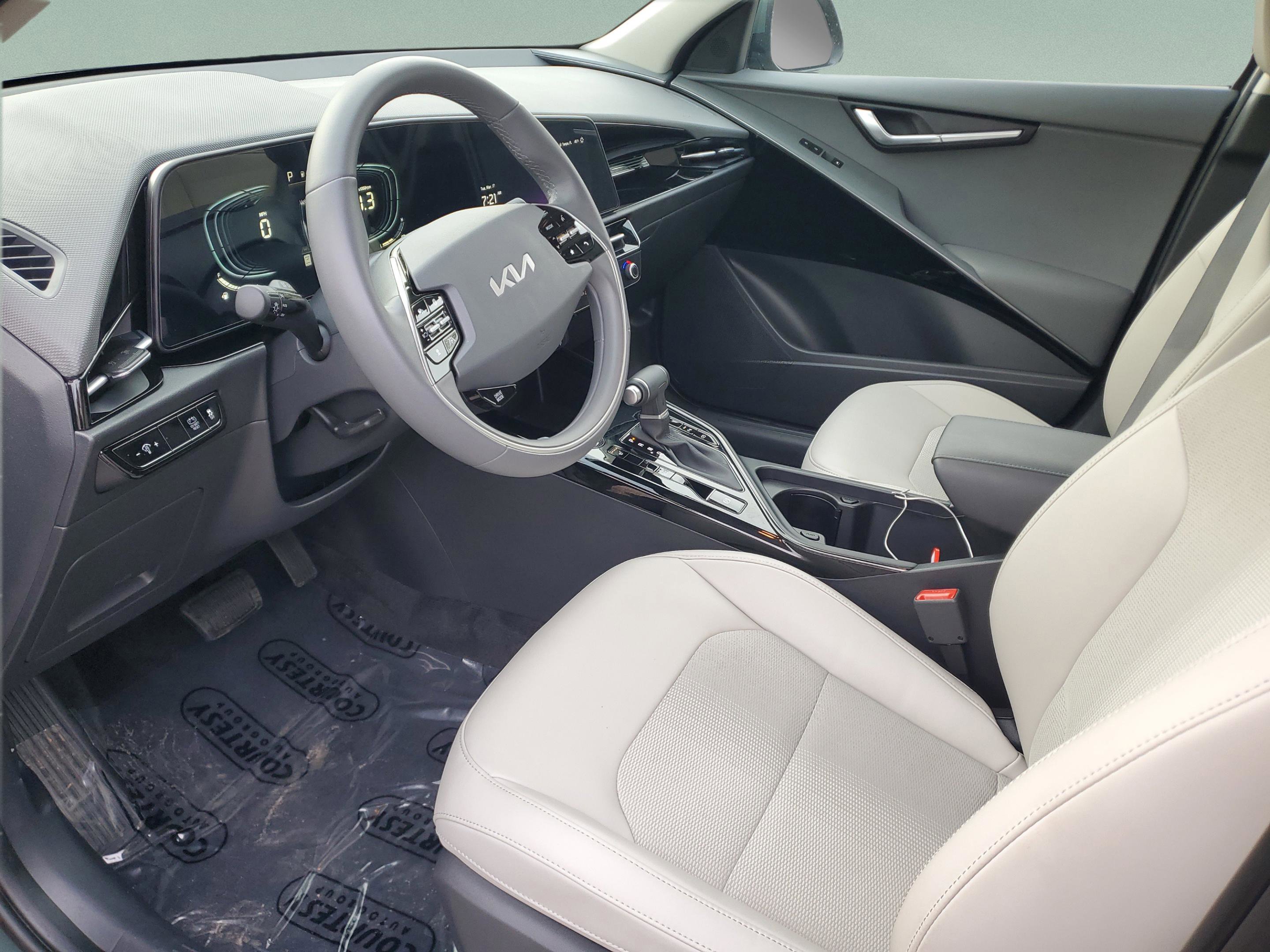 Used 2025 Kia Niro EX image 20