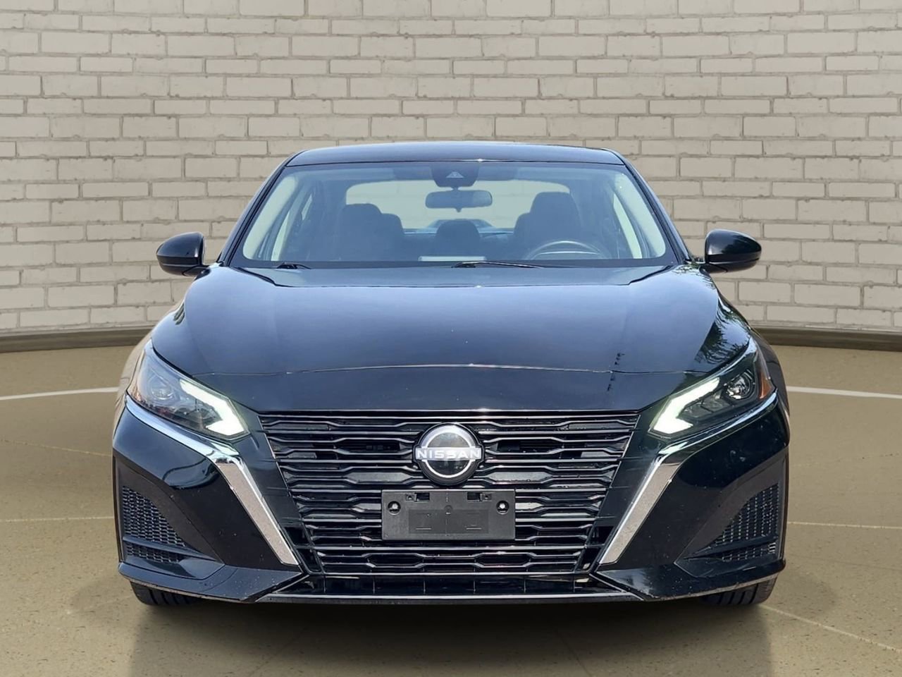 Used 2023 Nissan Altima 2.5 SV FWD image 2