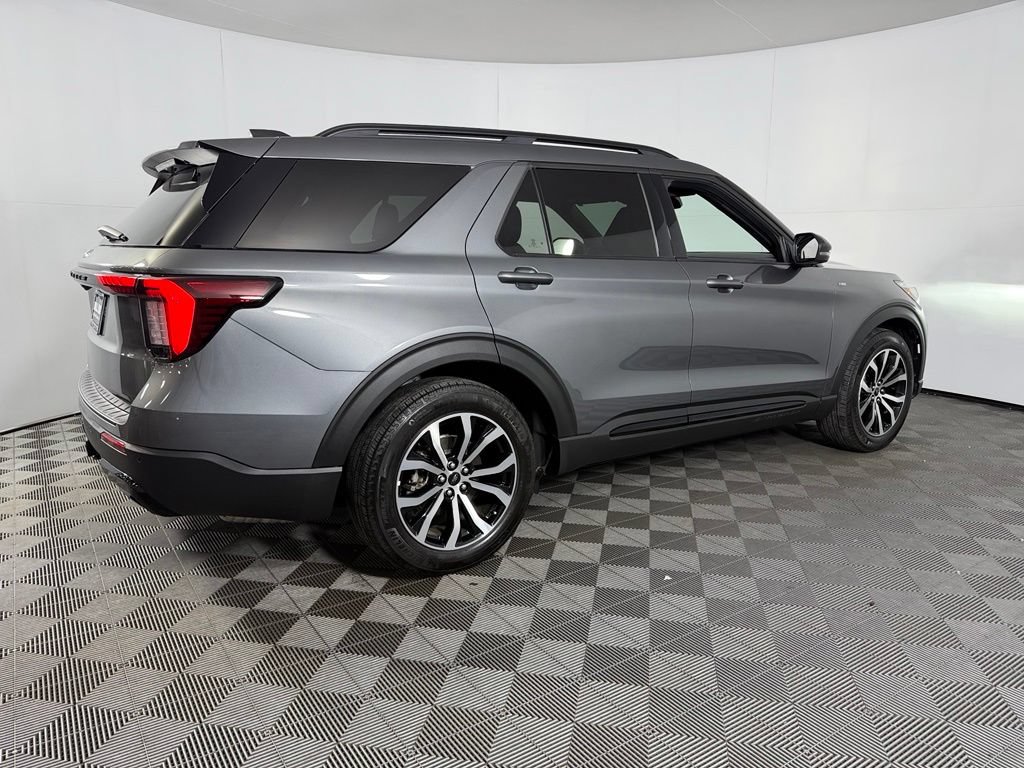 Used 2025 Ford Explorer ST-Line RWD image 8