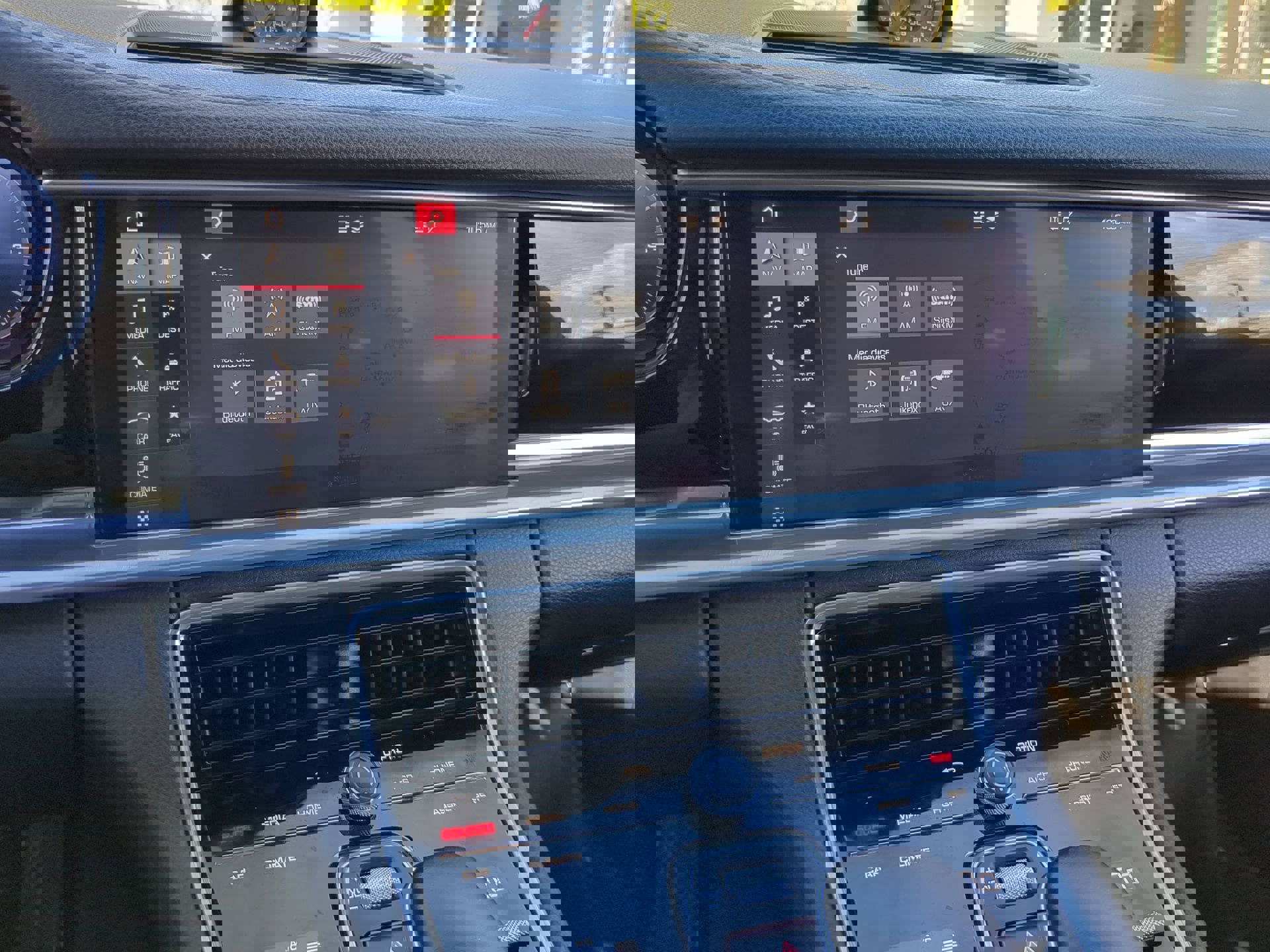 Used 2018 Porsche Panamera 4S w/ Premium Package Plus image 27