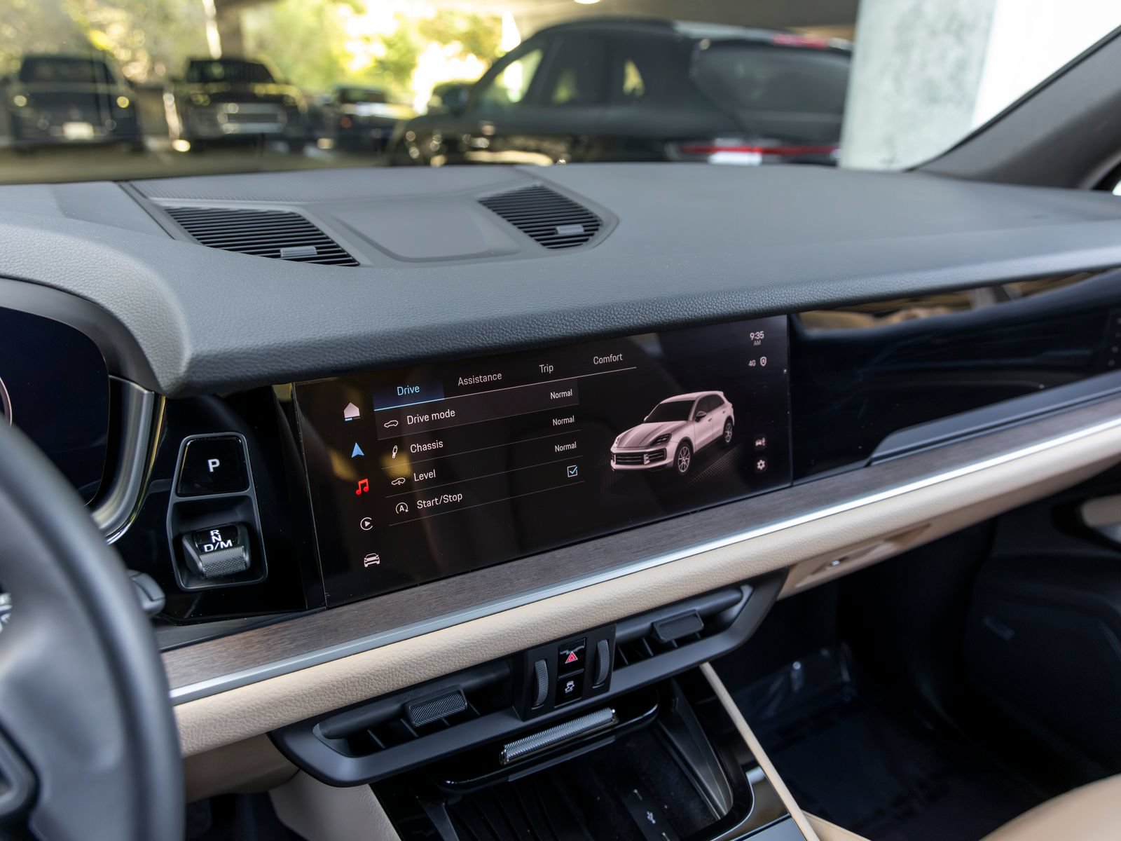 Certified 2025 Porsche Cayenne AWD/4WD image 40