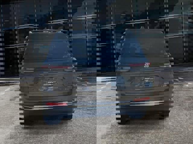 New 2026 Jeep Grand Cherokee Limited w/ Luxury Tech Group II image 30