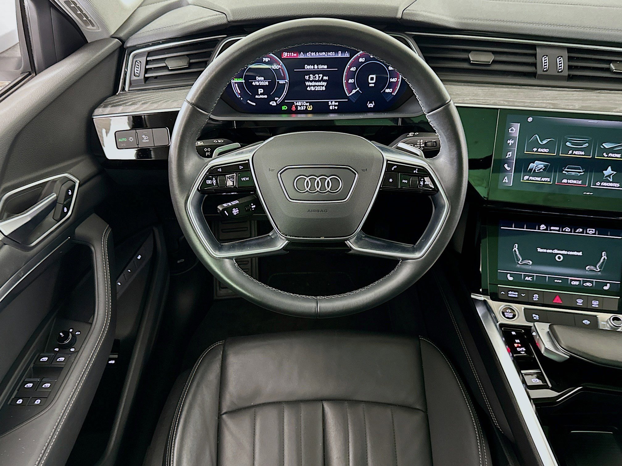 Used 2022 Audi e-tron Premium w/ Convenience Plus Package image 21