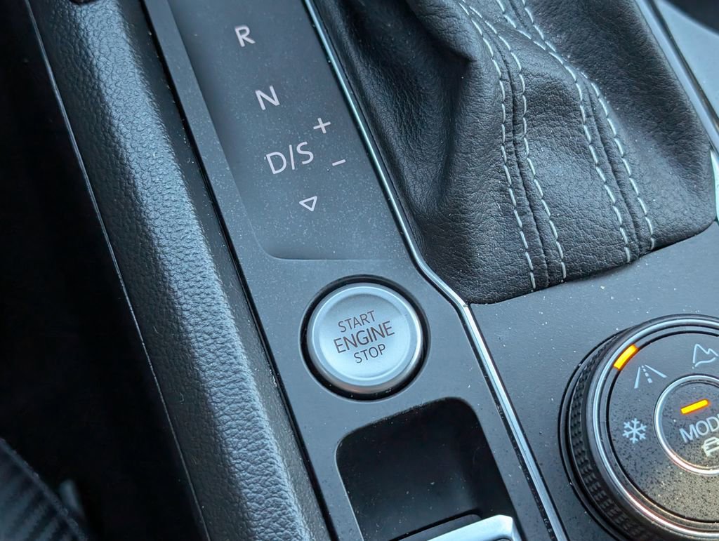 Used 2022 Volkswagen Atlas Cross Sport SEL image 21