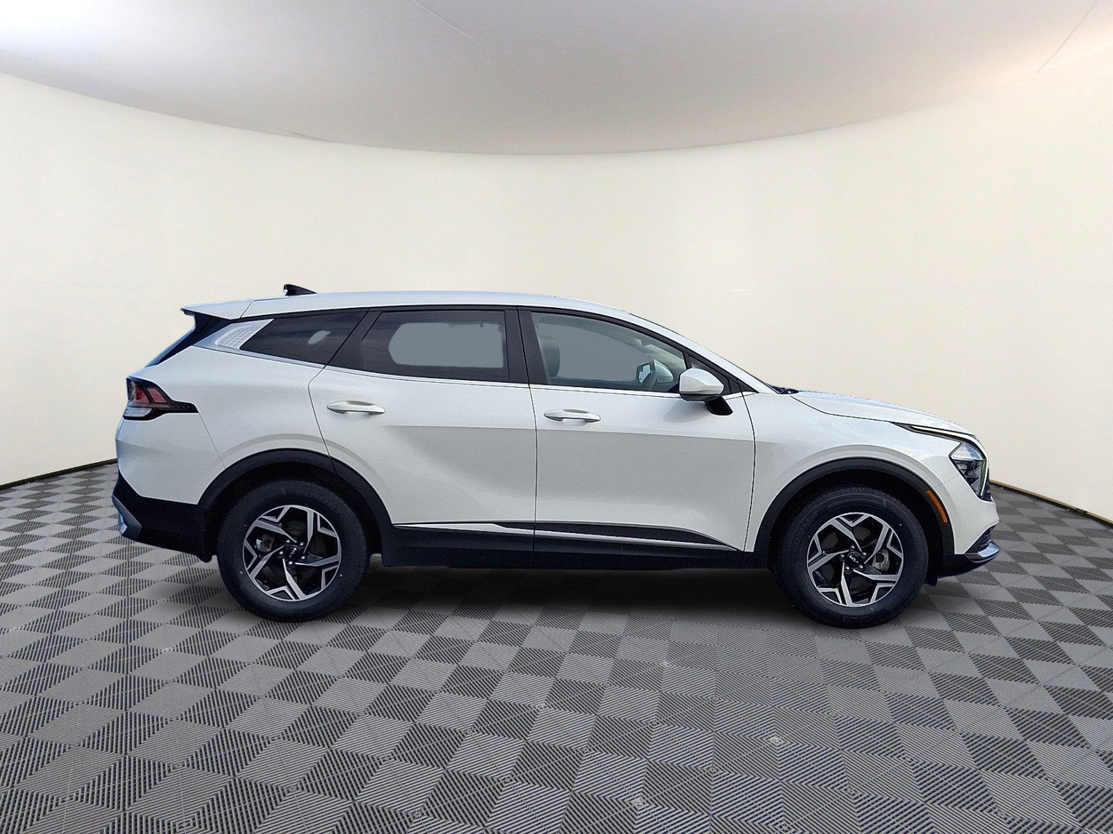 Used 2023 Kia Sportage LX image 7