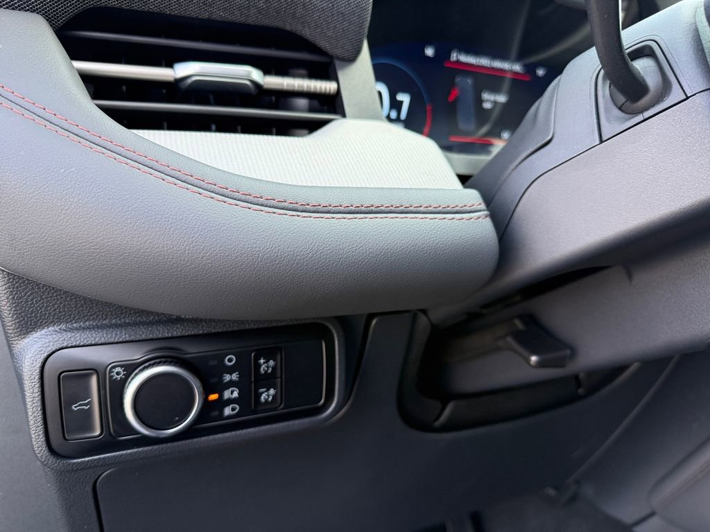 Used 2025 Ford Explorer Active image 17