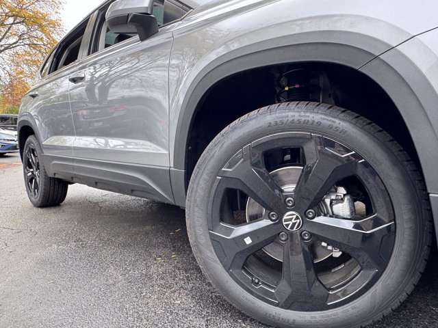 New 2025 Volkswagen Taos SEL image 6