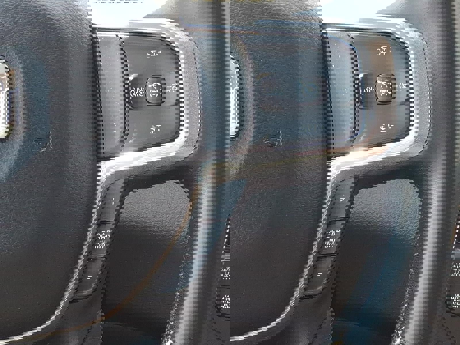 Used 2019 RAM 1500 Laramie AWD/4WD image 15