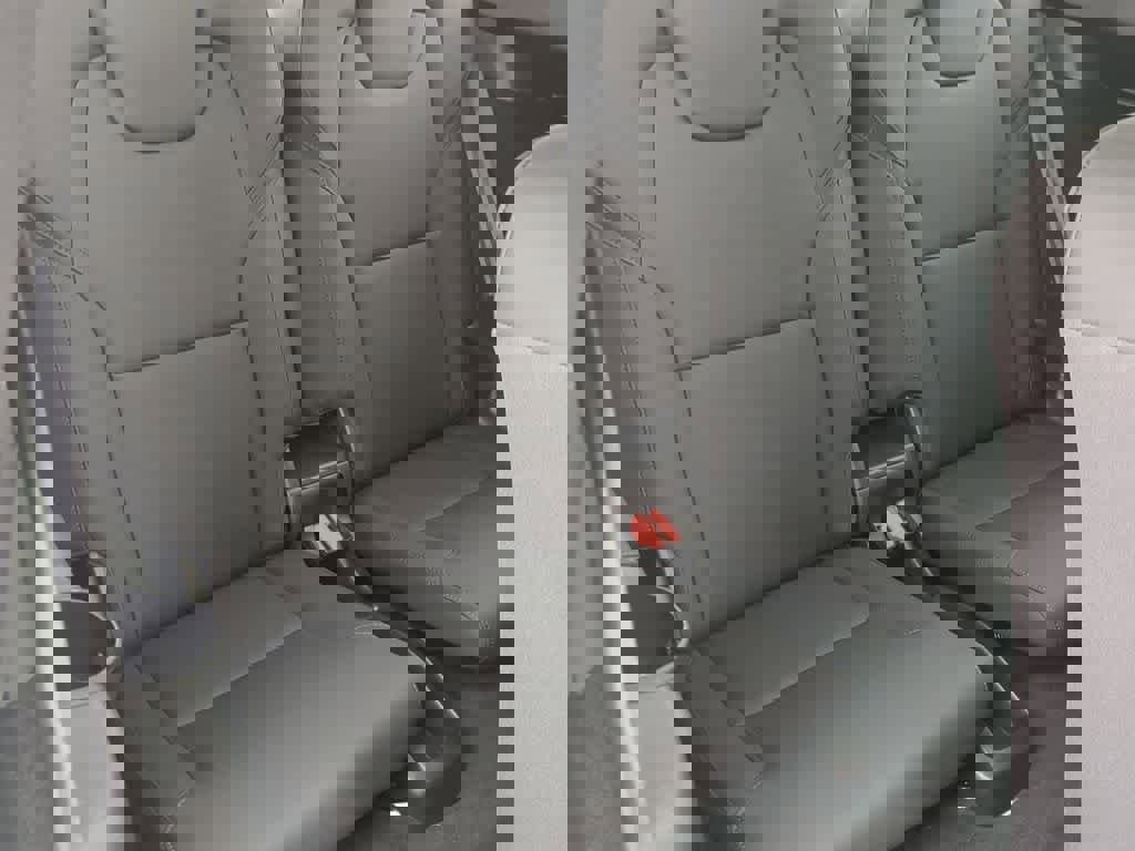 Certified 2025 Volvo XC90 B5 Core w/ Protection Package Premier image 21