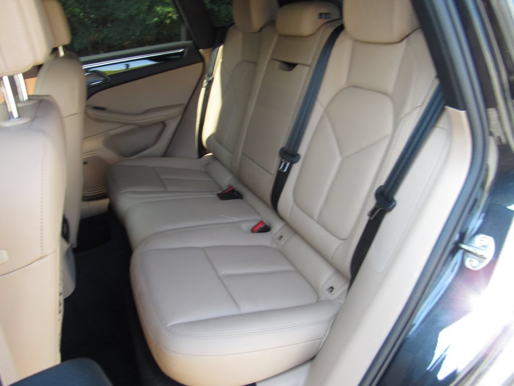 Certified 2026 Porsche Macan AWD/4WD image 15