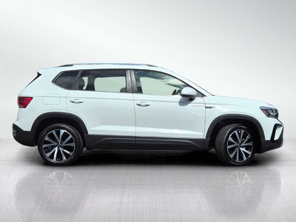 Used 2024 Volkswagen Taos SE FWD image 4