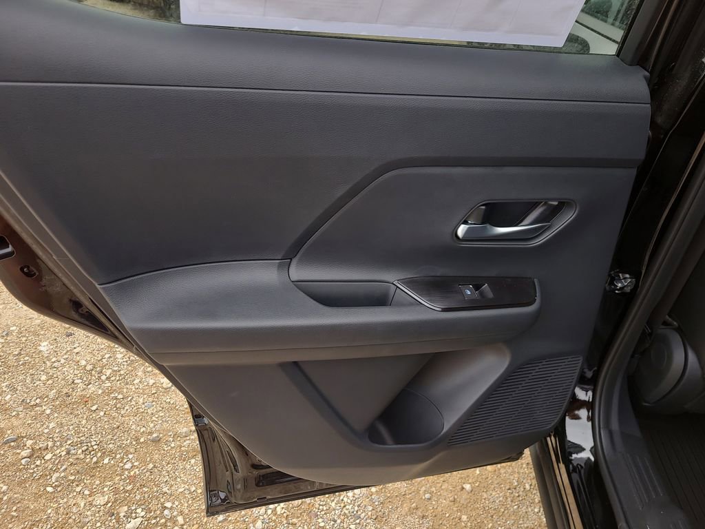 New 2026 Nissan Kicks SR FWD image 11
