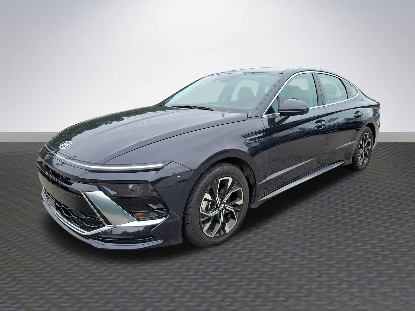Used 2024 Hyundai Sonata SEL FWD image 3
