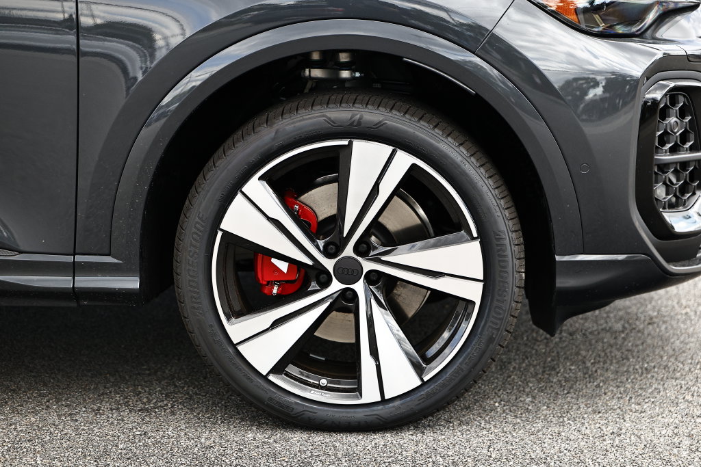 New 2026 Audi SQ5 Prestige AWD/4WD image 5
