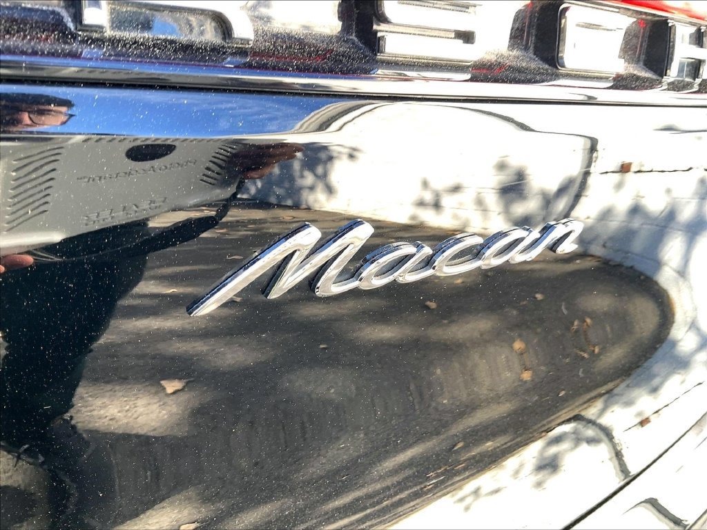 Certified 2023 Porsche Macan AWD/4WD image 33