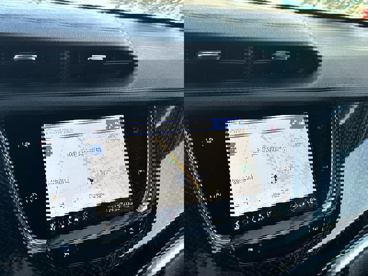 Used 2025 Cadillac XT6 Premium Luxury image 13