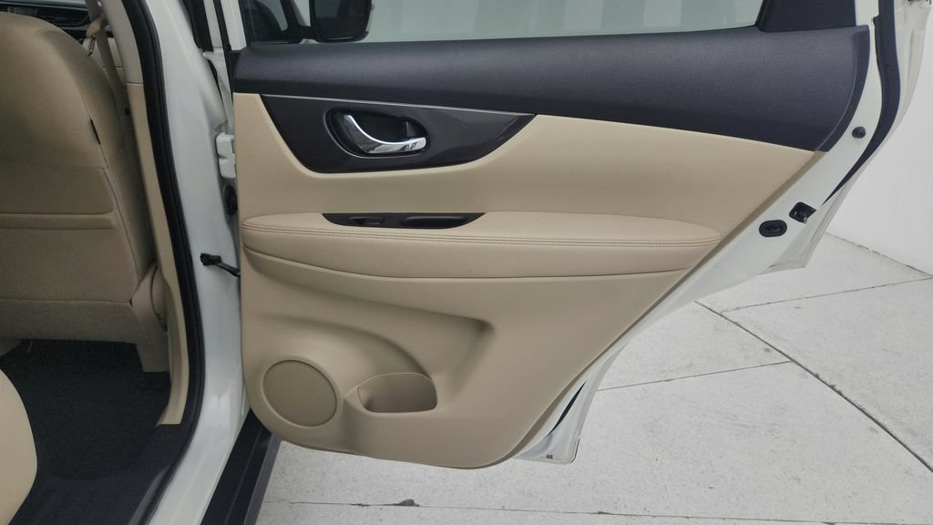 Used 2020 Nissan Rogue SV FWD image 32