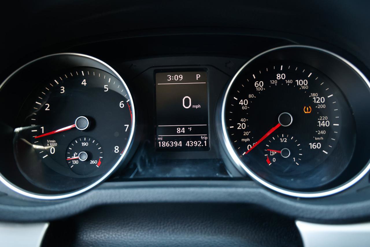 Used 2017 Volkswagen Passat 1.8T S image 27