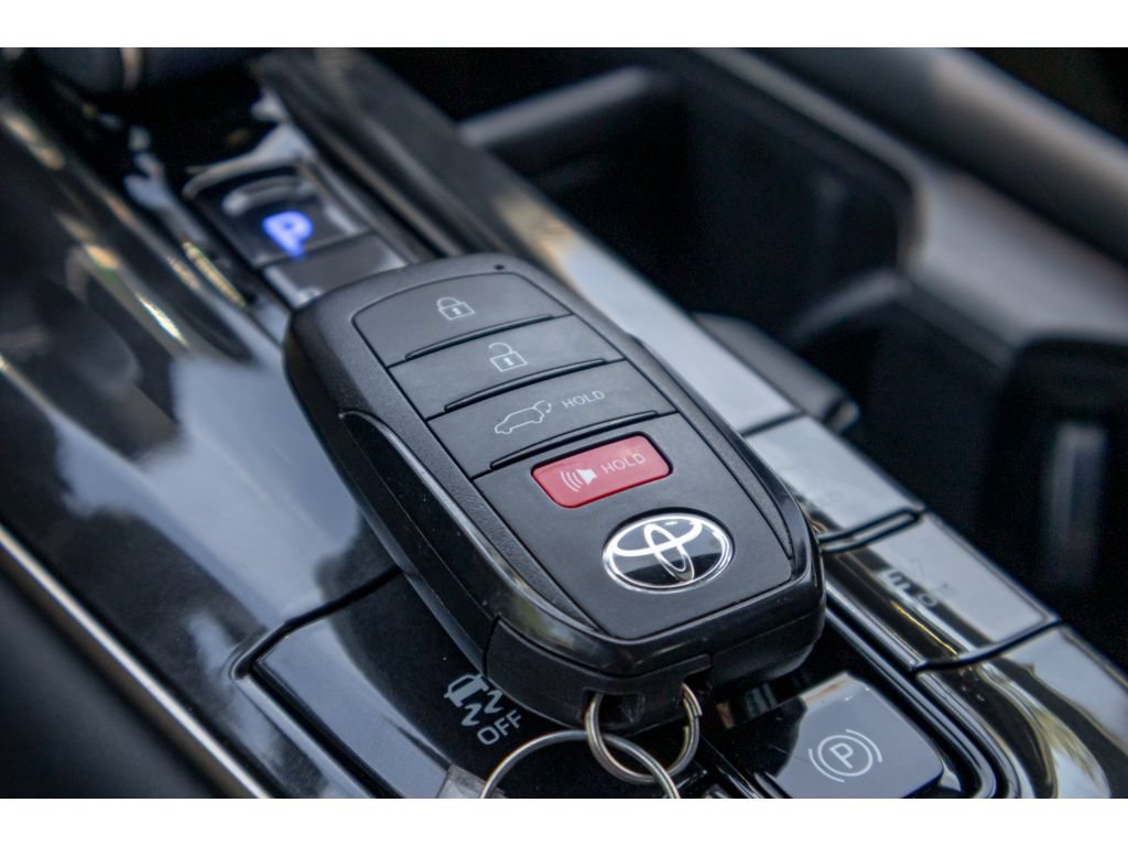 Used 2025 Toyota Crown Signia w/ Tow-Hitch Package (TMS) AWD/4WD image 27