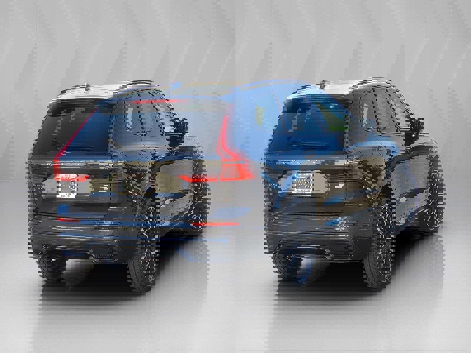 Certified 2024 Volvo XC60 T8 Ultimate w/ Protection Package Premier image 6