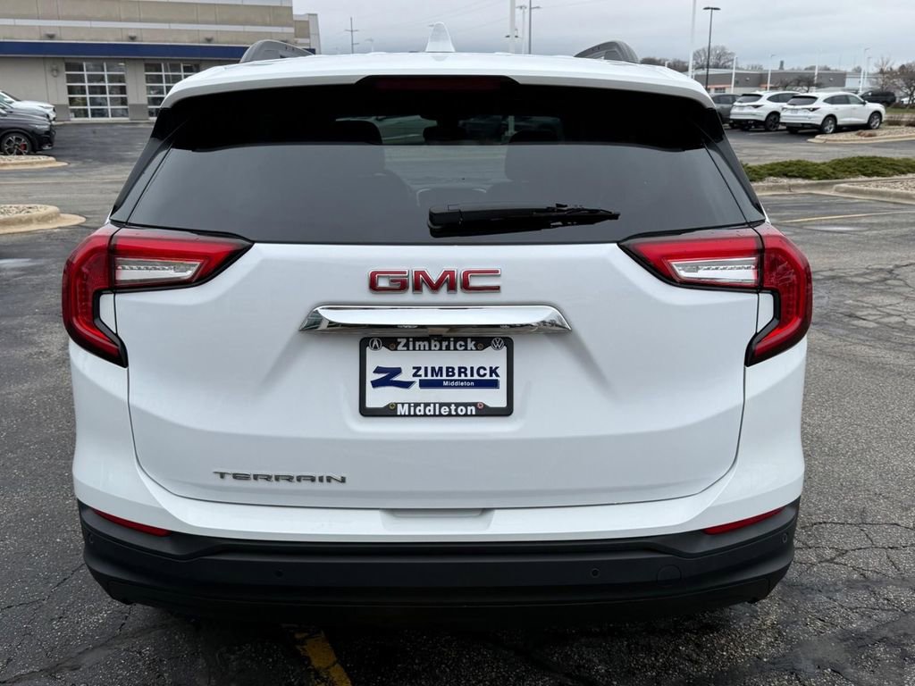 Used 2022 GMC Terrain SLE w/ Driver Convenience Package image 4
