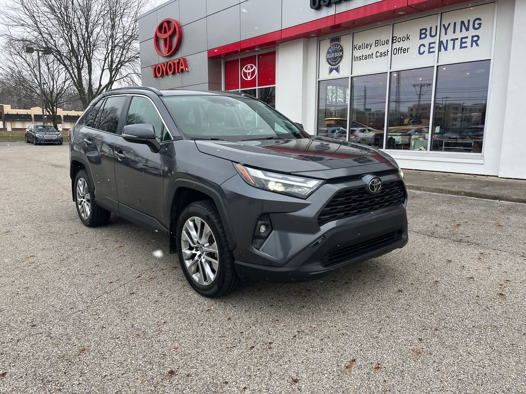 Used 2022 Toyota RAV4 XLE Premium image 7