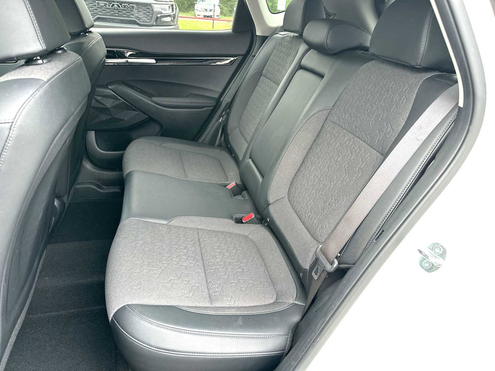 Used 2025 Kia Seltos S FWD image 23