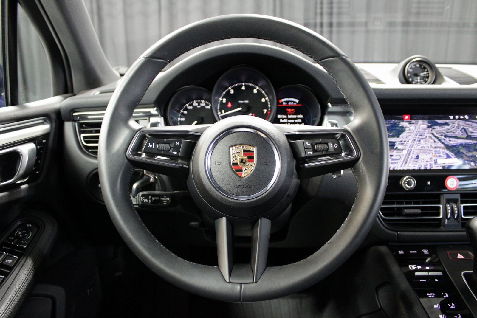 Certified 2025 Porsche Macan image 27