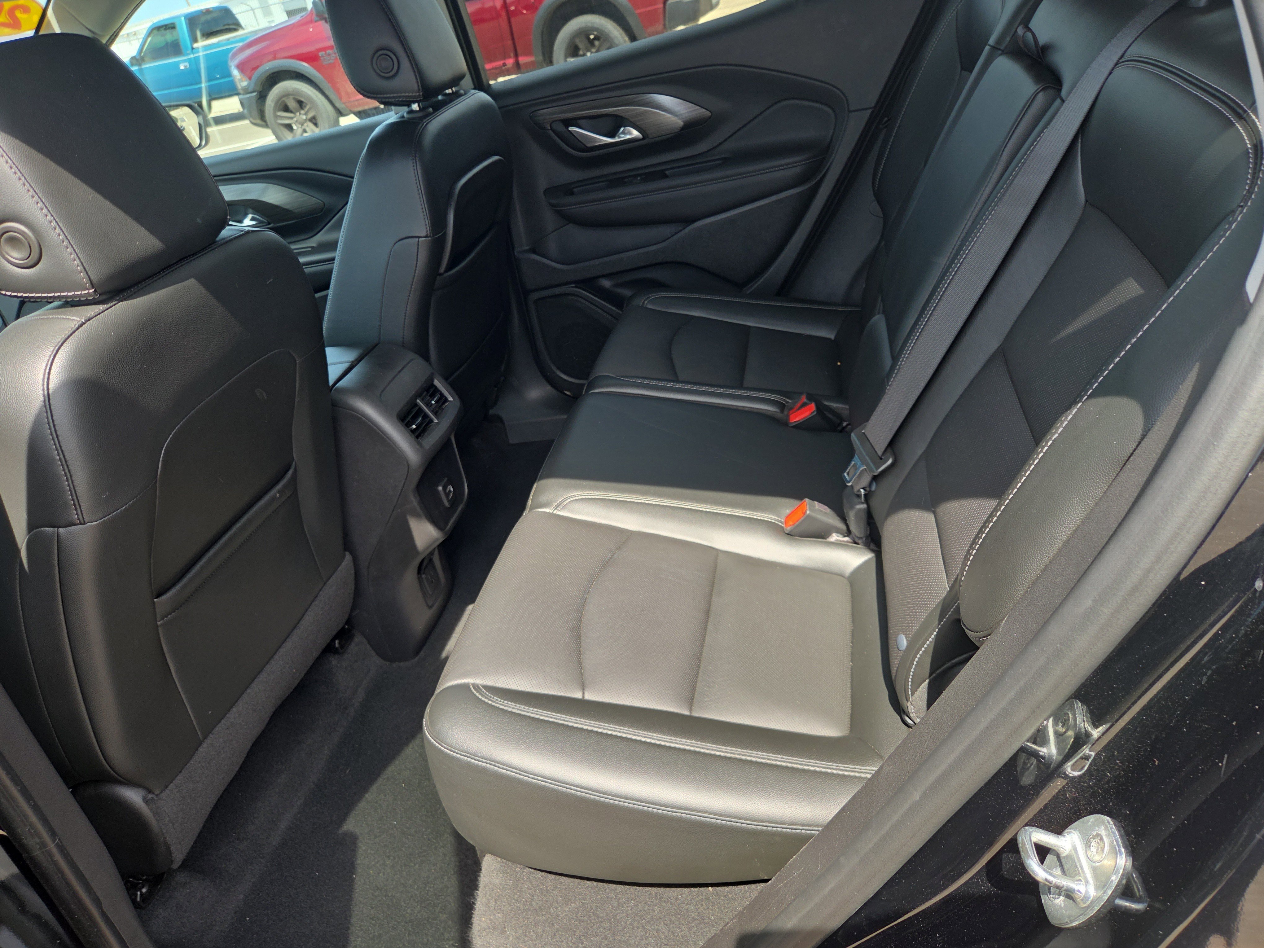 Used 2023 GMC Terrain SLT image 7