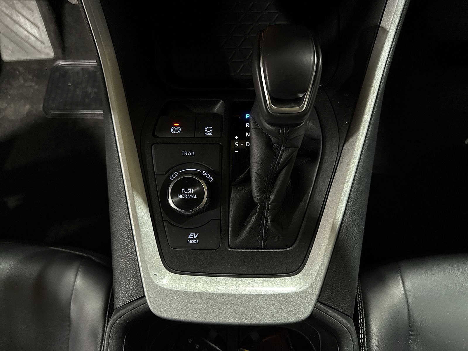 Certified 2024 Toyota RAV4 XLE Premium image 33