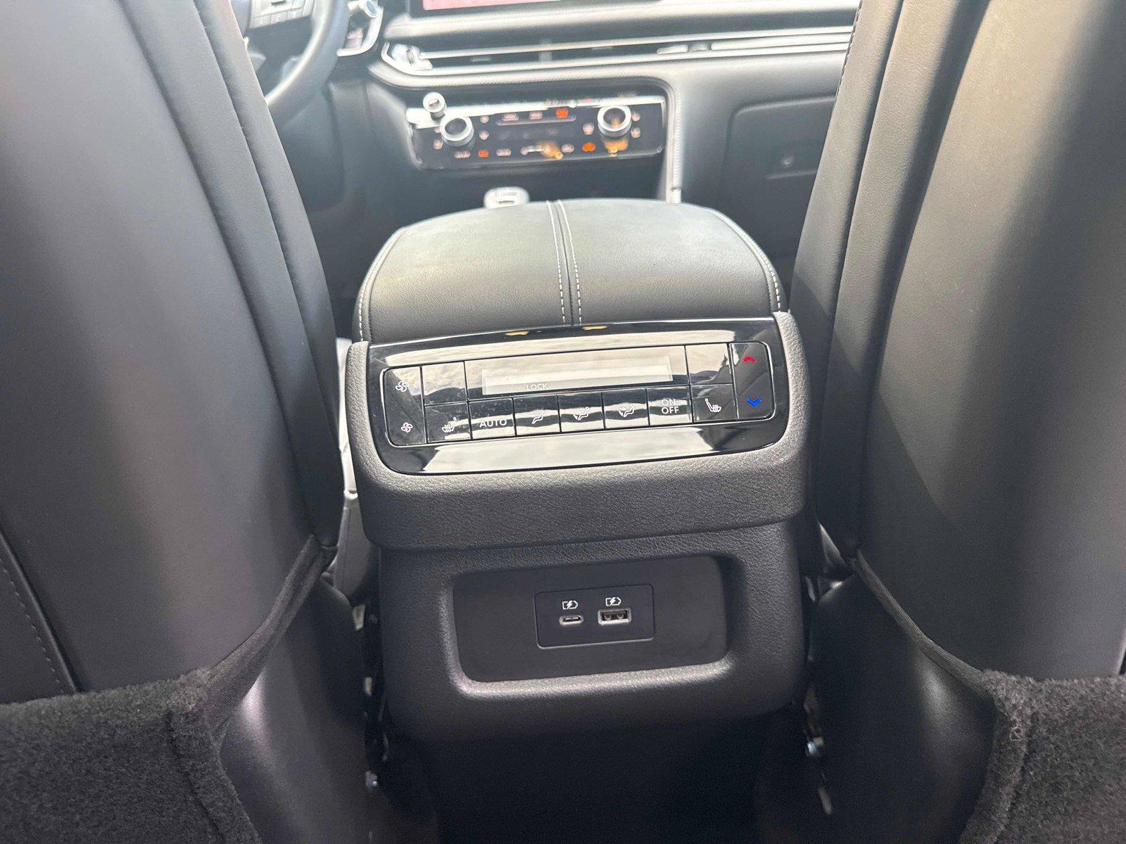 Used 2025 INFINITI QX60 Luxe w/ Lighting Package (N94) FWD image 29