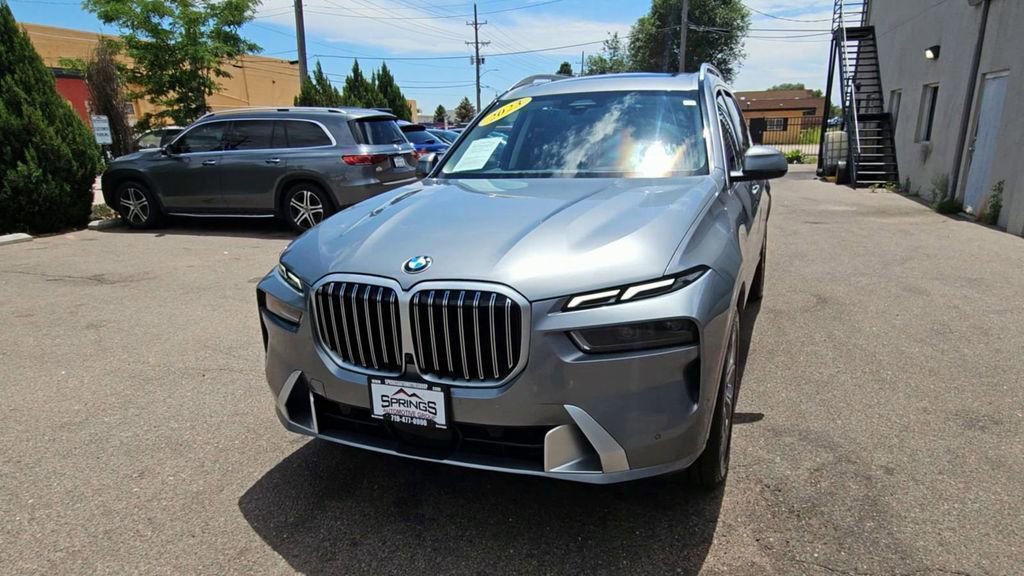 Used 2023 BMW X7 xDrive40i image 3