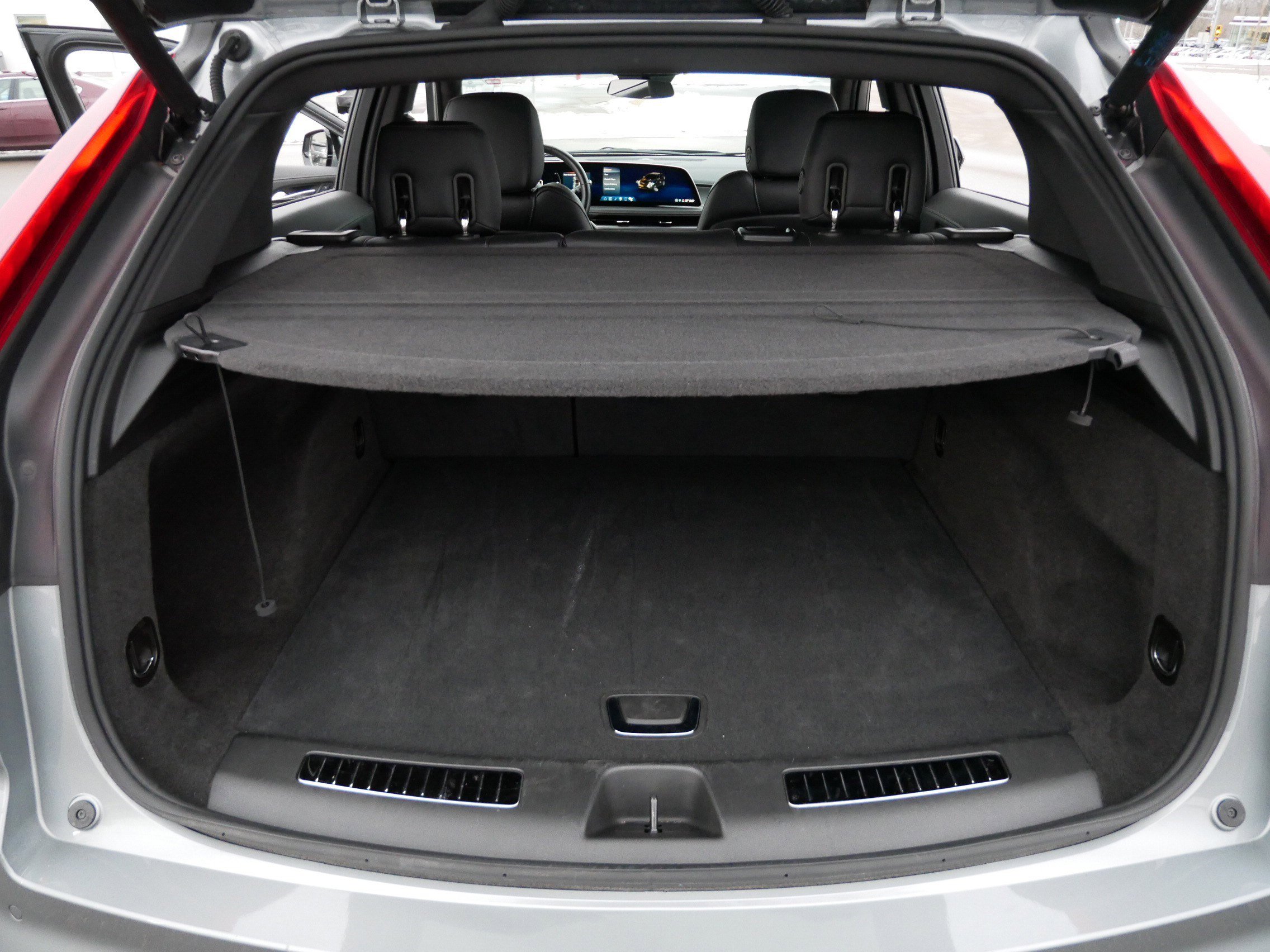 Used 2025 Cadillac XT4 Premium Luxury image 18