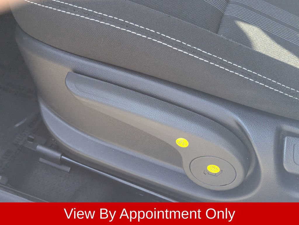 Used 2025 Hyundai Venue SEL FWD image 14