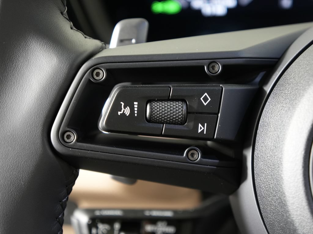 Certified 2026 Porsche Cayenne AWD/4WD image 24