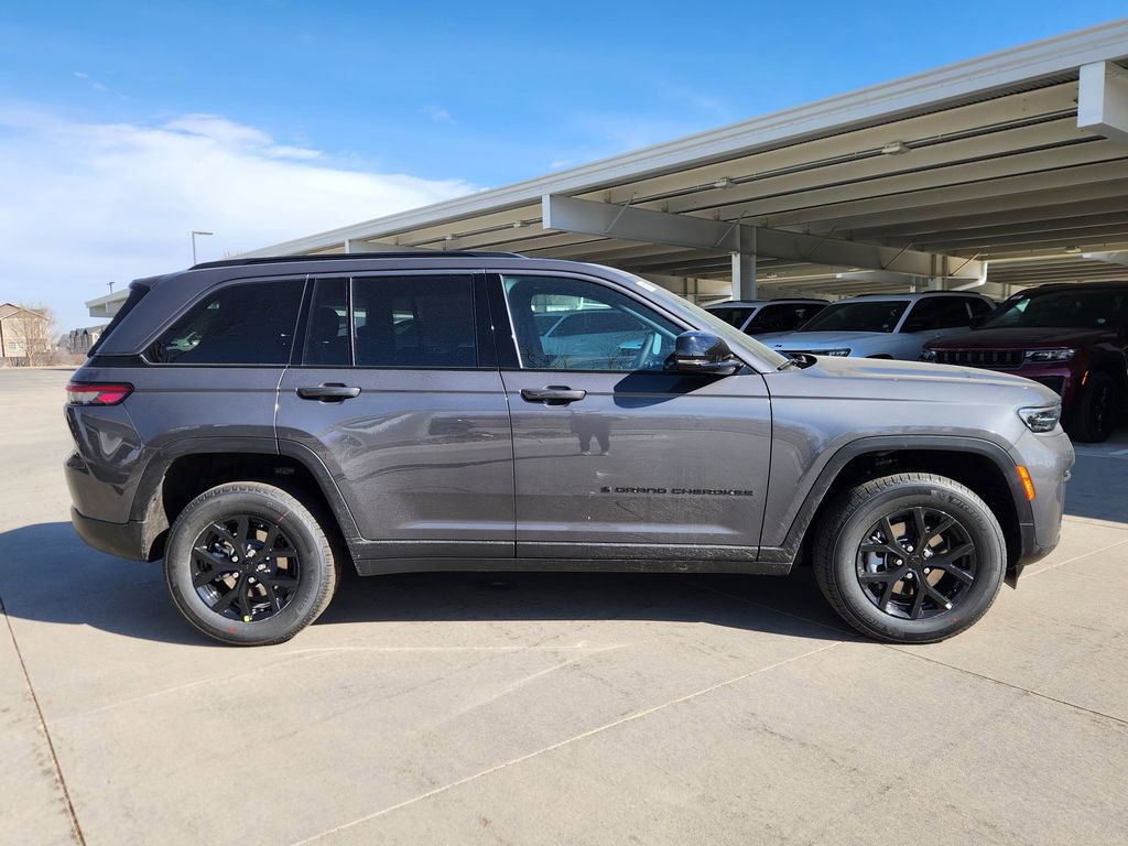 New 2026 Jeep Grand Cherokee Altitude image 2