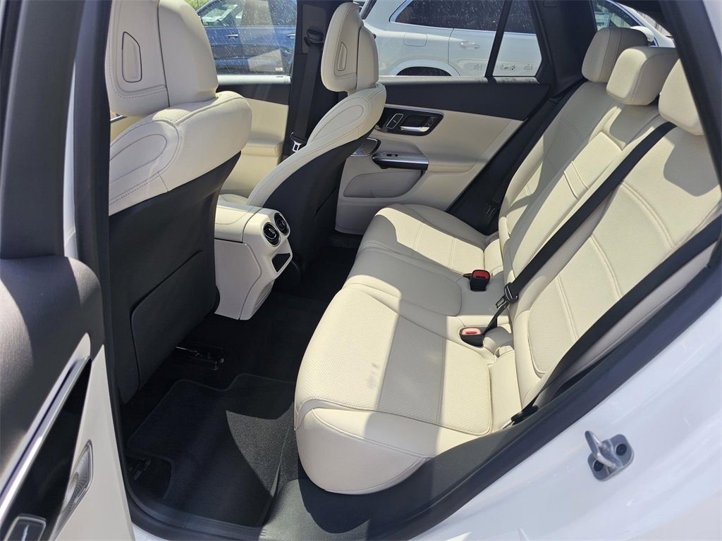 Used 2025 Mercedes-Benz GLC 300 image 24
