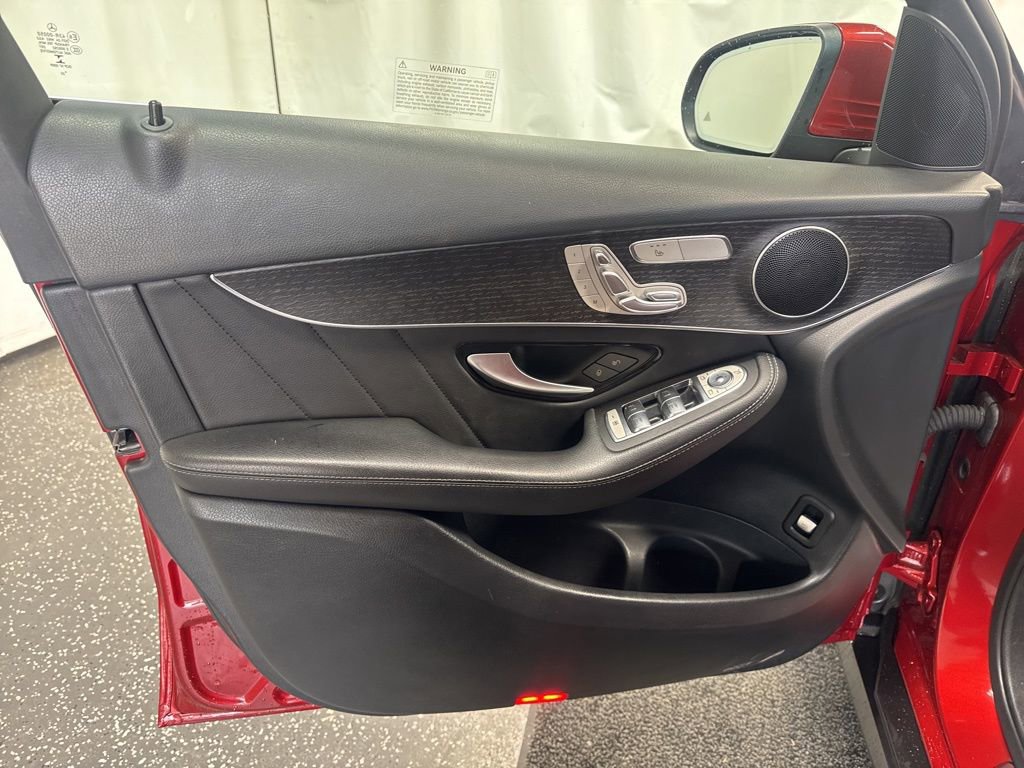 Used 2022 Mercedes-Benz GLC 300 4MATIC w/ AMG Line image 10